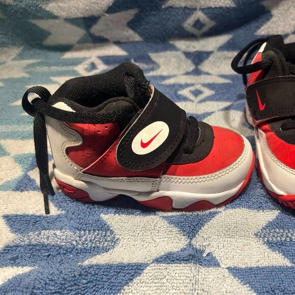 Nike, toddler, size 6c, red & black - Picture 1 of 5